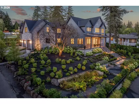 13800 Goodall Rd, Lake Oswego, OR 97034