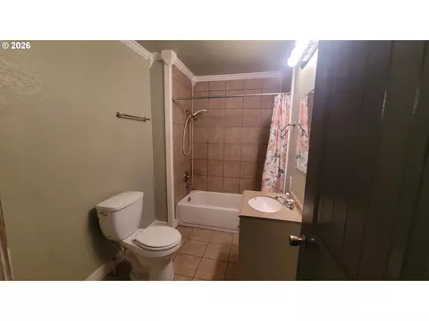 Bath - 36800 SE Proctor Rd, Boring, OR 97009 photo 1 of 1