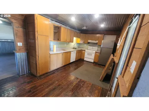 Kitchen - 36800 SE Proctor Rd, Boring, OR 97009 photo 1 of 2