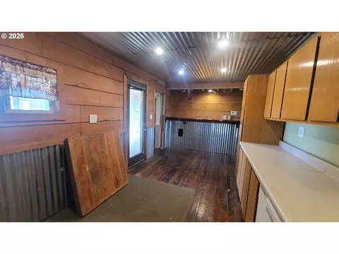 Kitchen - 36800 SE Proctor Rd, Boring, OR 97009 photo 2 of 2