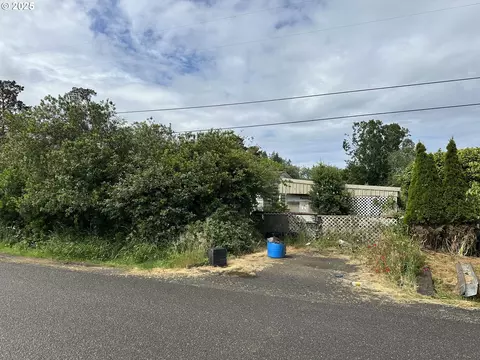 1010 Park Ave, Lakeside, OR 97449