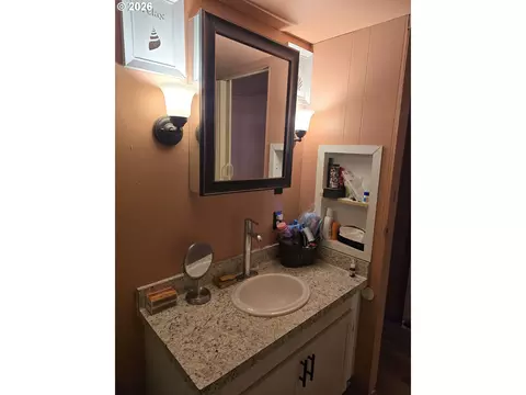 Bath - 555 N Danebo Ave #130, Eugene, OR 97402 photo 2 of 2