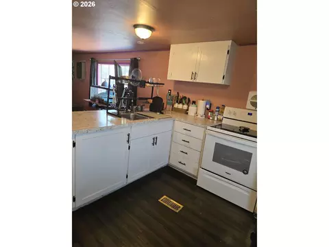 Kitchen - 555 N Danebo Ave #130, Eugene, OR 97402 photo 1 of 2