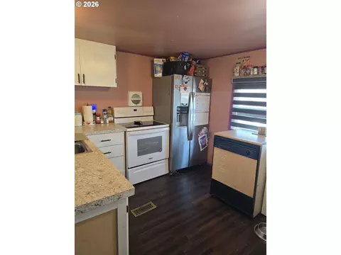 Kitchen - 555 N Danebo Ave #130, Eugene, OR 97402 photo 2 of 2