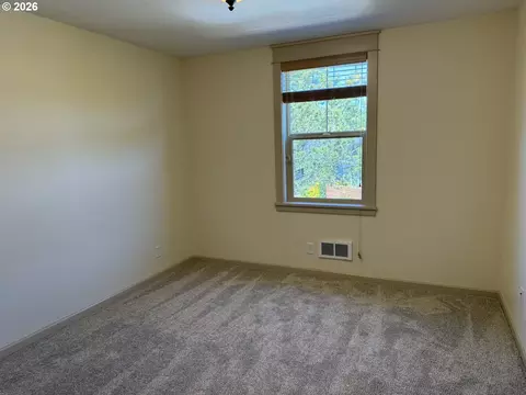 Bedroom - 1610 38th Loop, Florence, OR 97439 photo 6 of 7