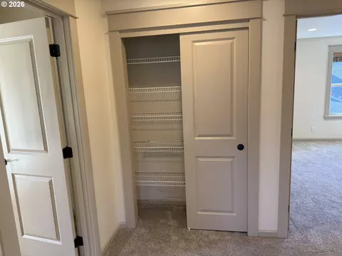 Entry Way - 1610 38th Loop, Florence, OR 97439 photo 5 of 6