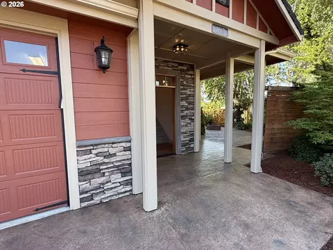 Exterior - 1610 38th Loop, Florence, OR 97439 photo 3 of 8