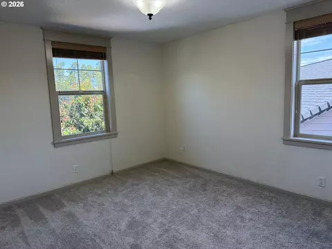 Bedroom - 1610 38th Loop, Florence, OR 97439 photo 5 of 7