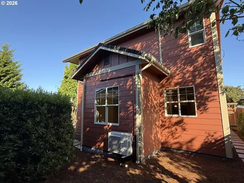 Exterior - 1610 38th Loop, Florence, OR 97439 photo 8 of 8