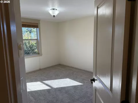 Bedroom - 1610 38th Loop, Florence, OR 97439 photo 3 of 7