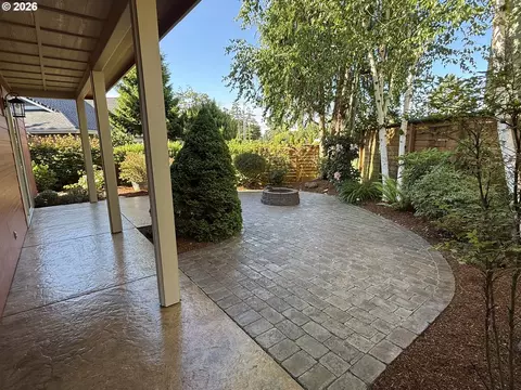 Exterior - 1610 38th Loop, Florence, OR 97439 photo 5 of 8