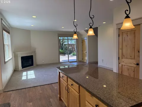Living - 1610 38th Loop, Florence, OR 97439 photo 5 of 6