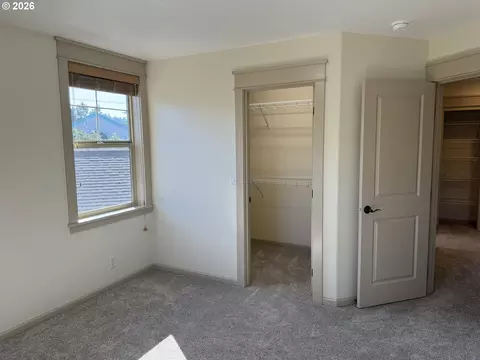 Bedroom - 1610 38th Loop, Florence, OR 97439 photo 4 of 7