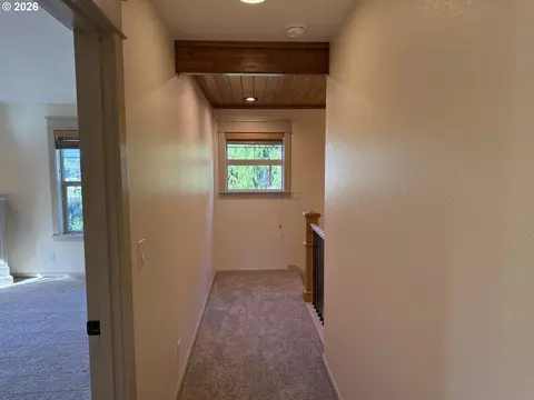 Entry Way - 1610 38th Loop, Florence, OR 97439 photo 3 of 6