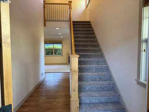 Entry Way - 1610 38th Loop, Florence, OR 97439 photo 1 of 6
