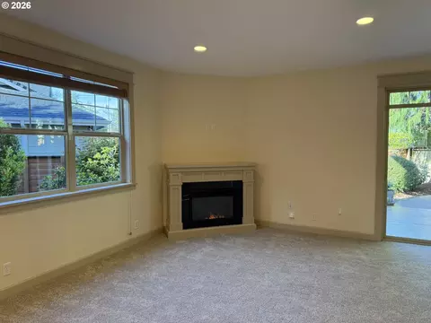 Living - 1610 38th Loop, Florence, OR 97439 photo 1 of 6
