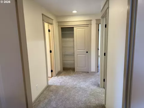 Entry Way - 1610 38th Loop, Florence, OR 97439 photo 4 of 6