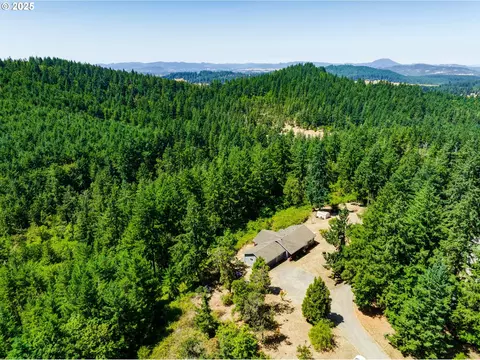 83944 Spring Hill Ln, Pleasant Hill, OR 97455