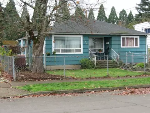 1016 N 3rd Pl, Springfield, OR 97477 photo 1