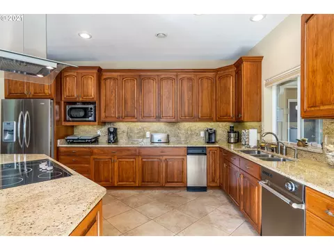 Kitchen - 70946 Devore Arm Rd, Lakeside, OR 97449 photo 2 of 5