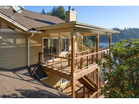 Exterior - 70946 Devore Arm Rd, Lakeside, OR 97449 photo 3 of 6