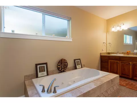 Bath - 70946 Devore Arm Rd, Lakeside, OR 97449 photo 1 of 2