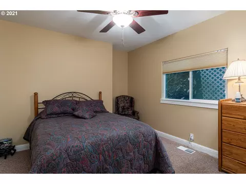 Bedroom - 70946 Devore Arm Rd, Lakeside, OR 97449 photo 2 of 4