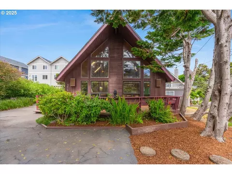 3015 NW Keel Ave, Lincoln City, OR 97367
