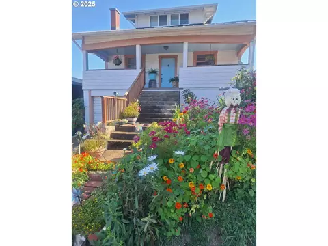 175 S 6th St, Reedsport, OR 97467