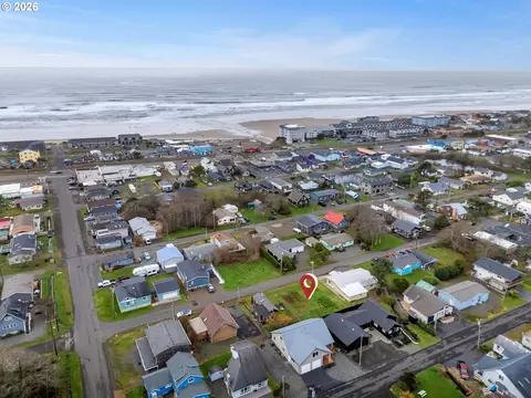 172 S Dolphin St, Rockaway Beach, OR 97136
