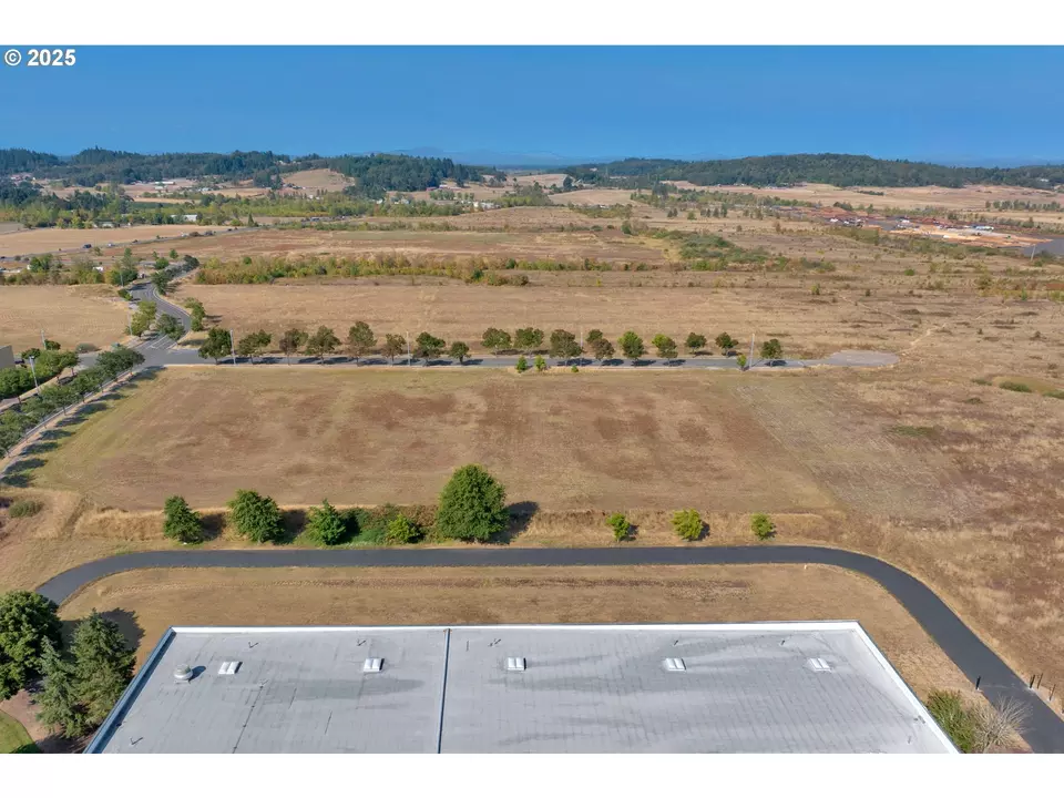  Ed Cone Blvd, Eugene, OR 97402 photo 4