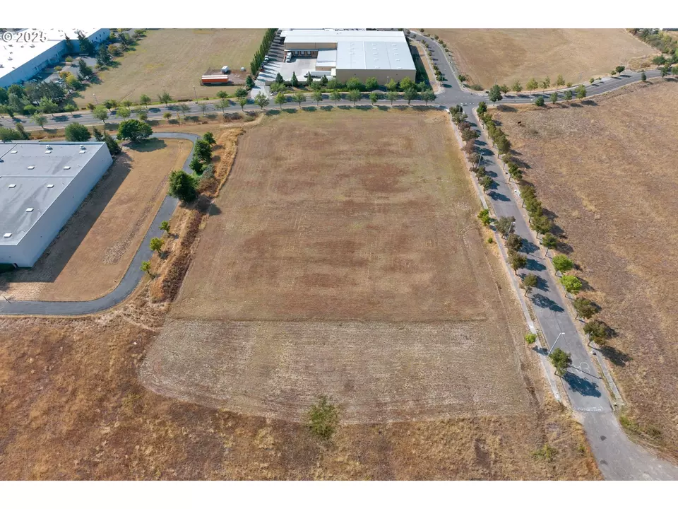  Ed Cone Blvd, Eugene, OR 97402 photo 3