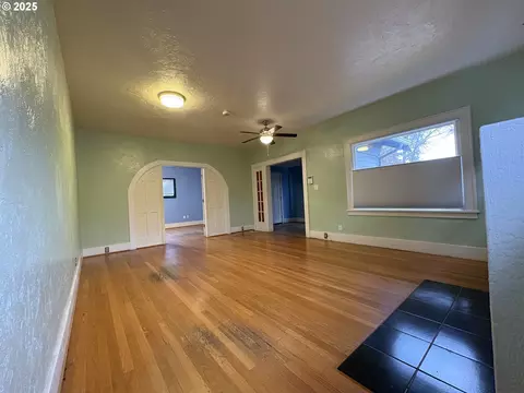 Living - 960970 W 7th Ave, Eugene, OR 97402 photo 3 of 6