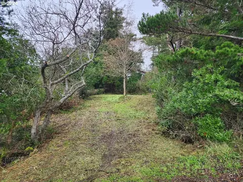 11 Th St #2601, Port Orford, OR 97465