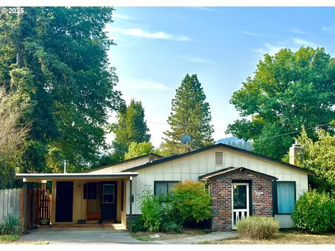 894 E 35th Ave, Eugene, OR 97405