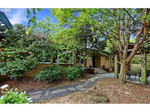 3332 SE Colt Dr, Portland, OR 97202