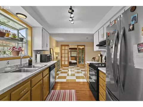 Kitchen - 160 W Berkeley St, Gladstone, OR 97027 photo 5 of 5