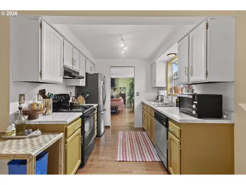 Kitchen - 160 W Berkeley St, Gladstone, OR 97027 photo 1 of 5