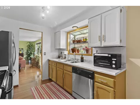 Kitchen - 160 W Berkeley St, Gladstone, OR 97027 photo 3 of 5