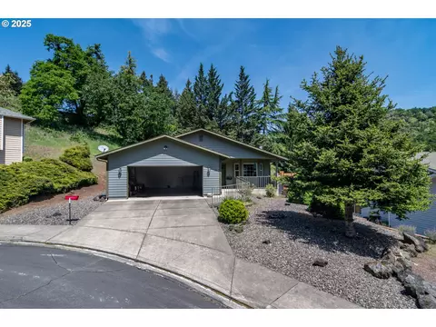 128 NW Woodrose Ct, Roseburg, OR 97471