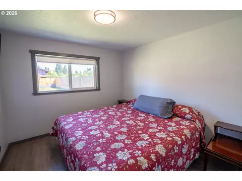 Bedroom - 2897 Game Farm Rd, Springfield, OR 97477 photo 4 of 7
