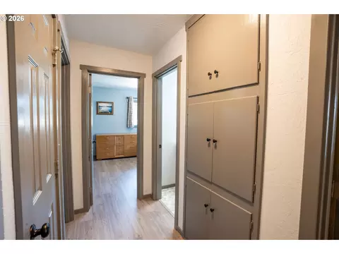 Entry Way - 2897 Game Farm Rd, Springfield, OR 97477 photo 1 of 2