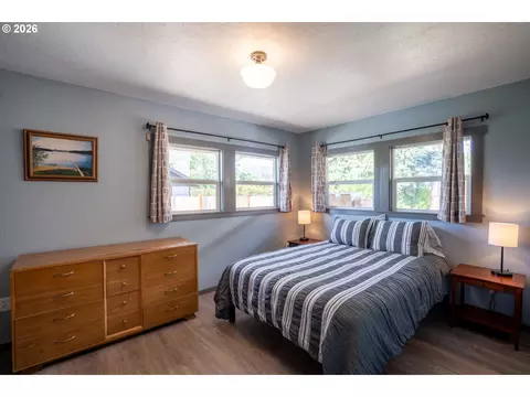 Bedroom - 2897 Game Farm Rd, Springfield, OR 97477 photo 1 of 7
