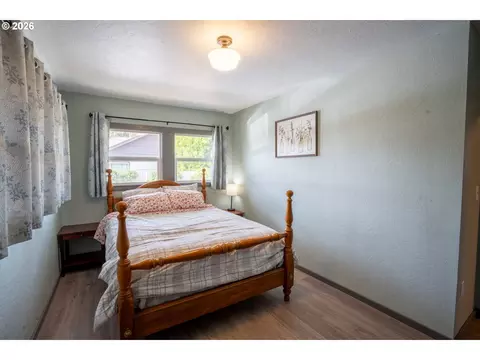 Bedroom - 2897 Game Farm Rd, Springfield, OR 97477 photo 2 of 7