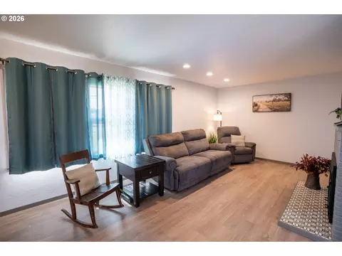 Living - 2897 Game Farm Rd, Springfield, OR 97477 photo 1 of 5
