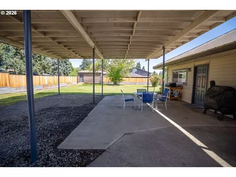 Exterior - 2897 Game Farm Rd, Springfield, OR 97477 photo 2 of 7