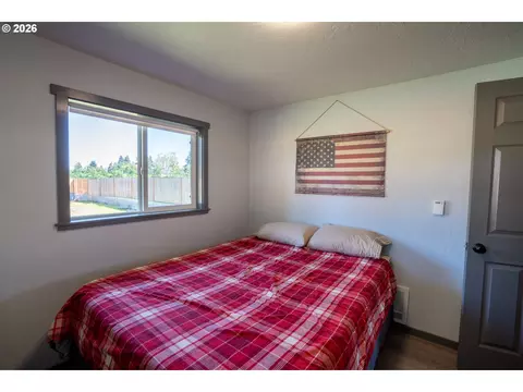 Bedroom - 2897 Game Farm Rd, Springfield, OR 97477 photo 7 of 7