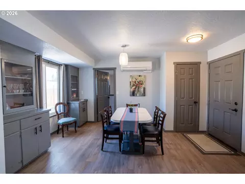 Dining - 2897 Game Farm Rd, Springfield, OR 97477 photo 1 of 2