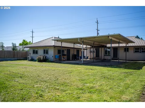 Exterior - 2897 Game Farm Rd, Springfield, OR 97477 photo 5 of 7