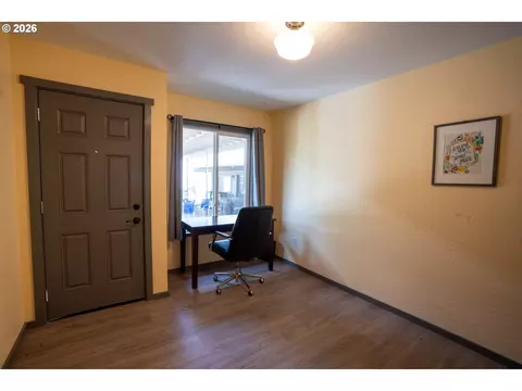 Entry Way - 2897 Game Farm Rd, Springfield, OR 97477 photo 2 of 2